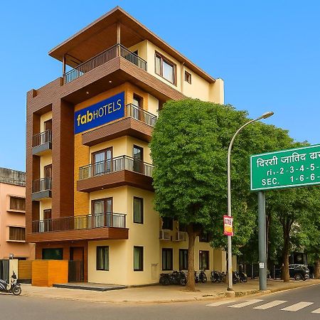 Fabhotel F9 Sector 19 Noida Bagian luar foto