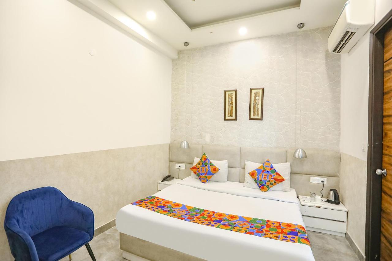 Fabhotel F9 Sector 19 Noida Bagian luar foto