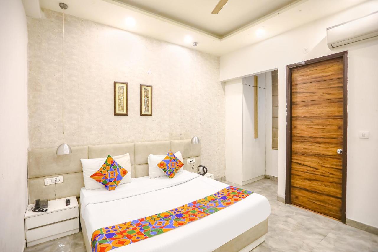 Fabhotel F9 Sector 19 Noida Bagian luar foto