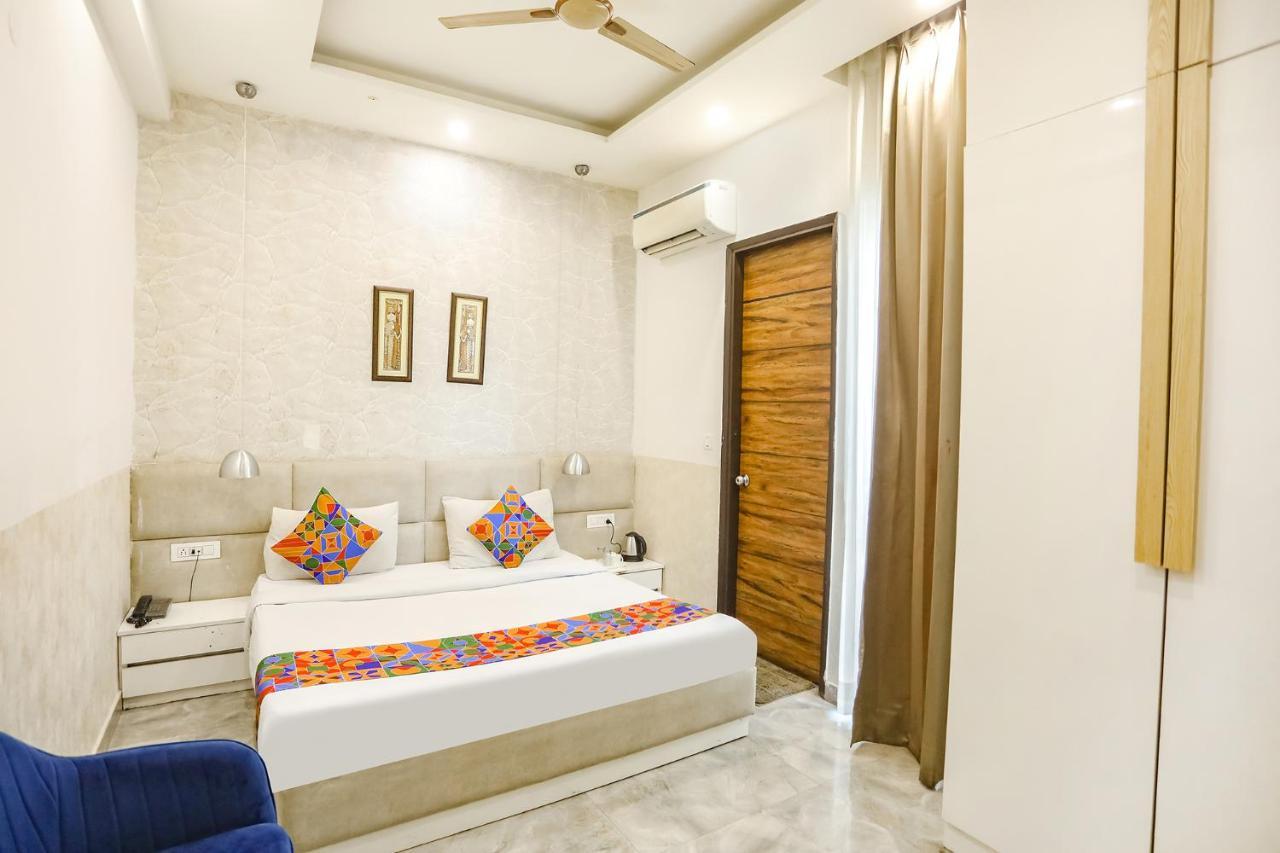 Fabhotel F9 Sector 19 Noida Bagian luar foto