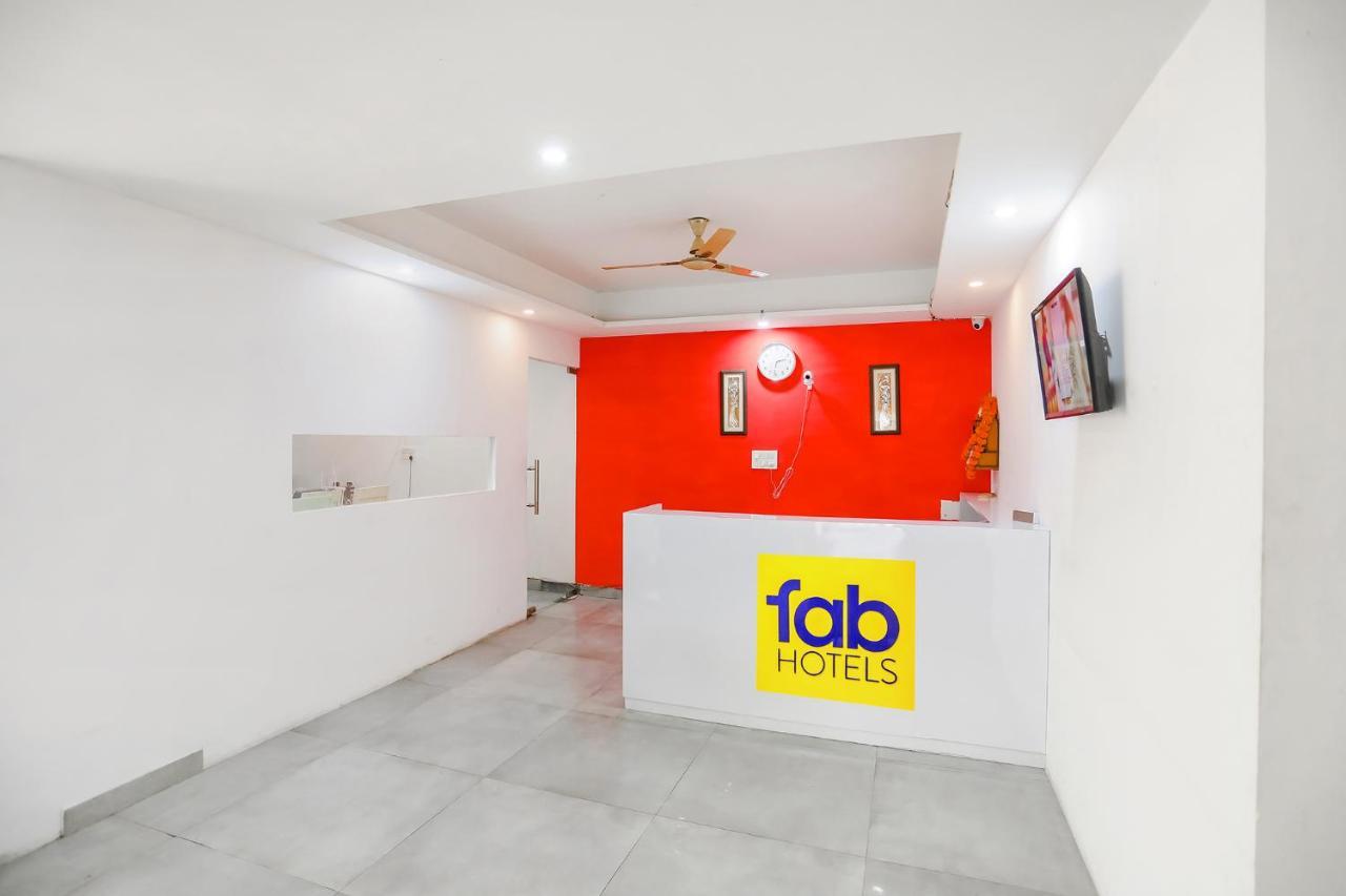 Fabhotel F9 Sector 19 Noida Bagian luar foto