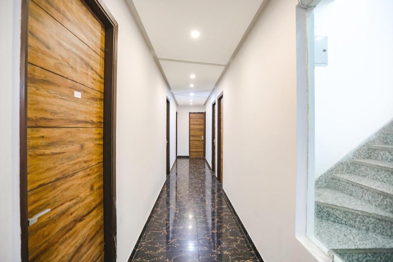 Fabhotel F9 Sector 19 Noida Bagian luar foto
