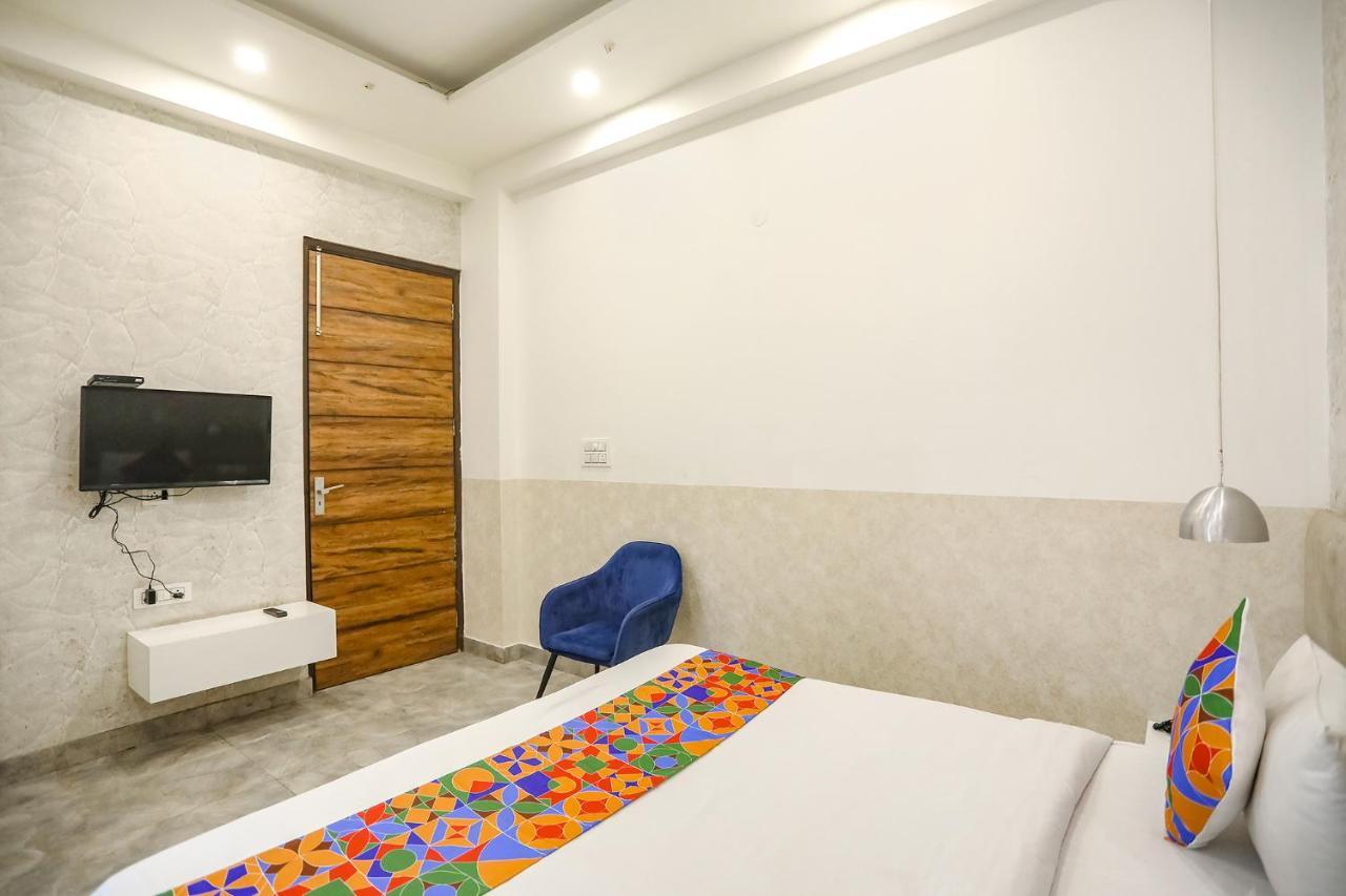 Fabhotel F9 Sector 19 Noida Bagian luar foto