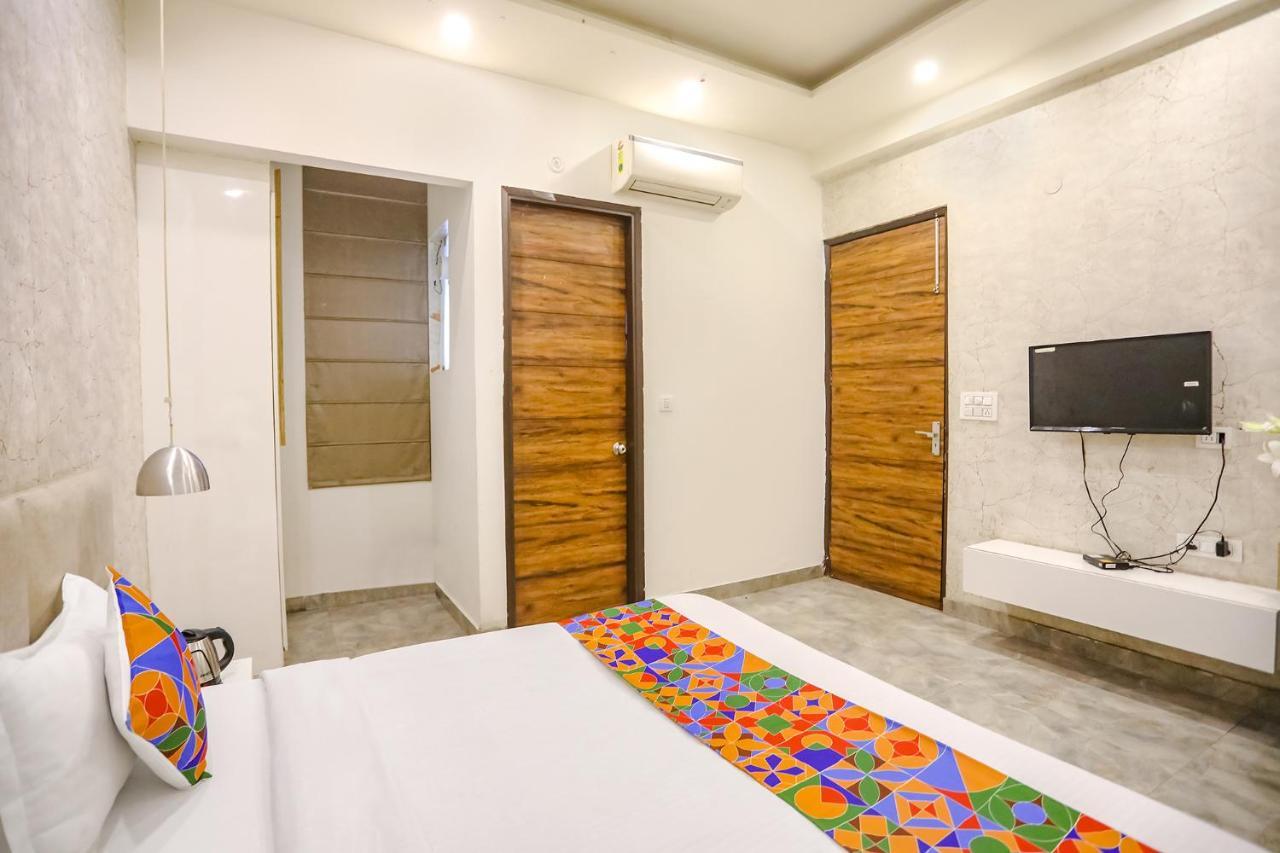 Fabhotel F9 Sector 19 Noida Bagian luar foto