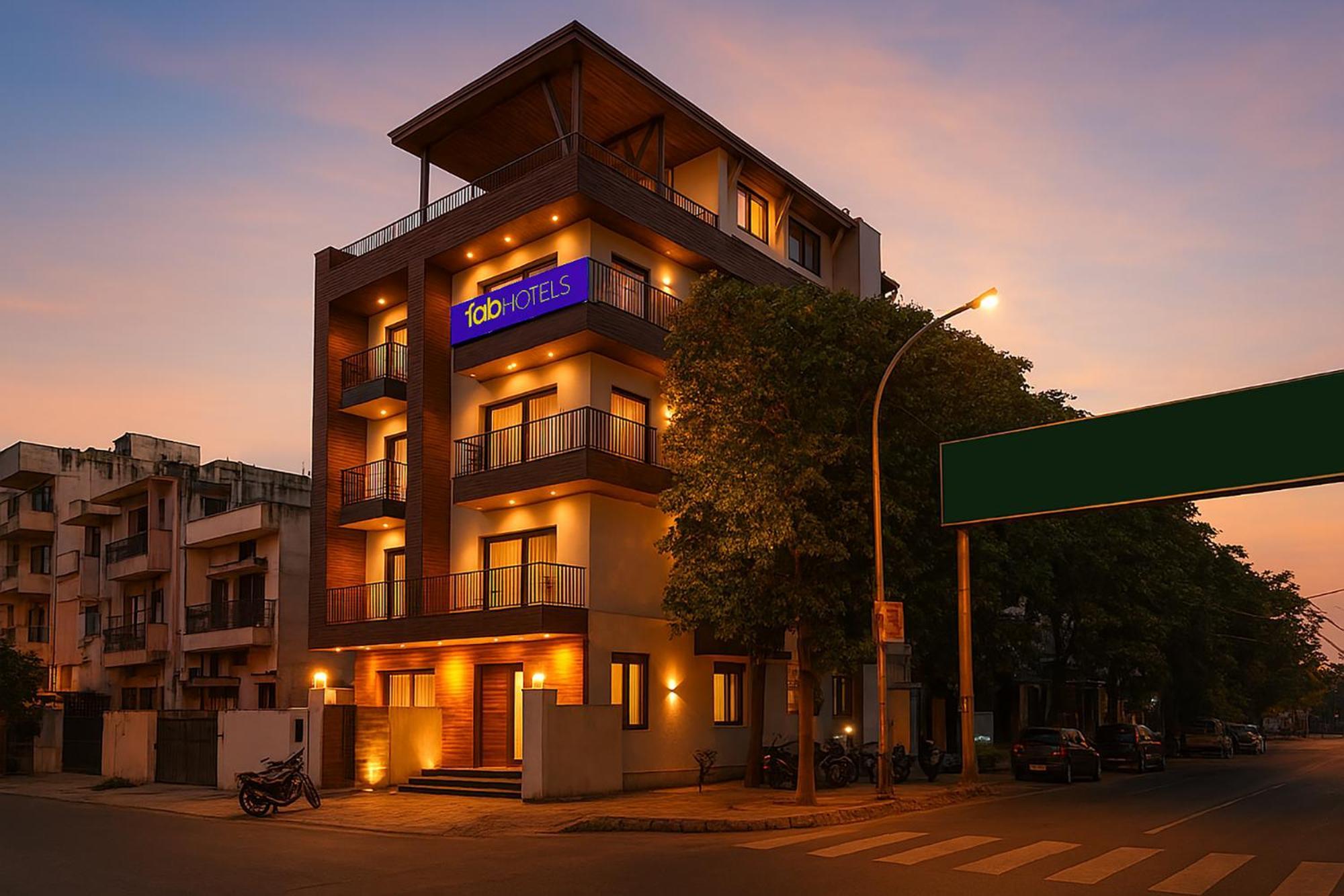 Fabhotel F9 Sector 19 Noida Bagian luar foto